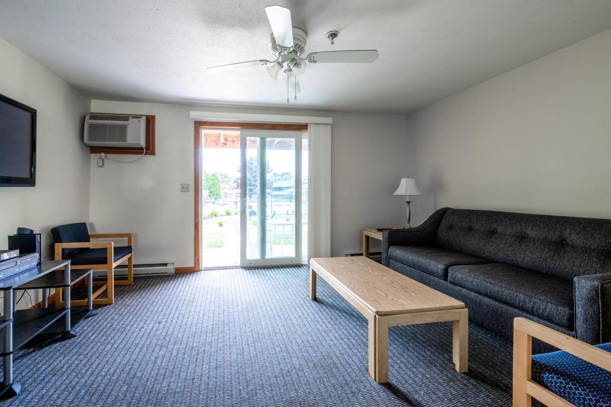 Nautical Mile Resort Уэллс Экстерьер фото