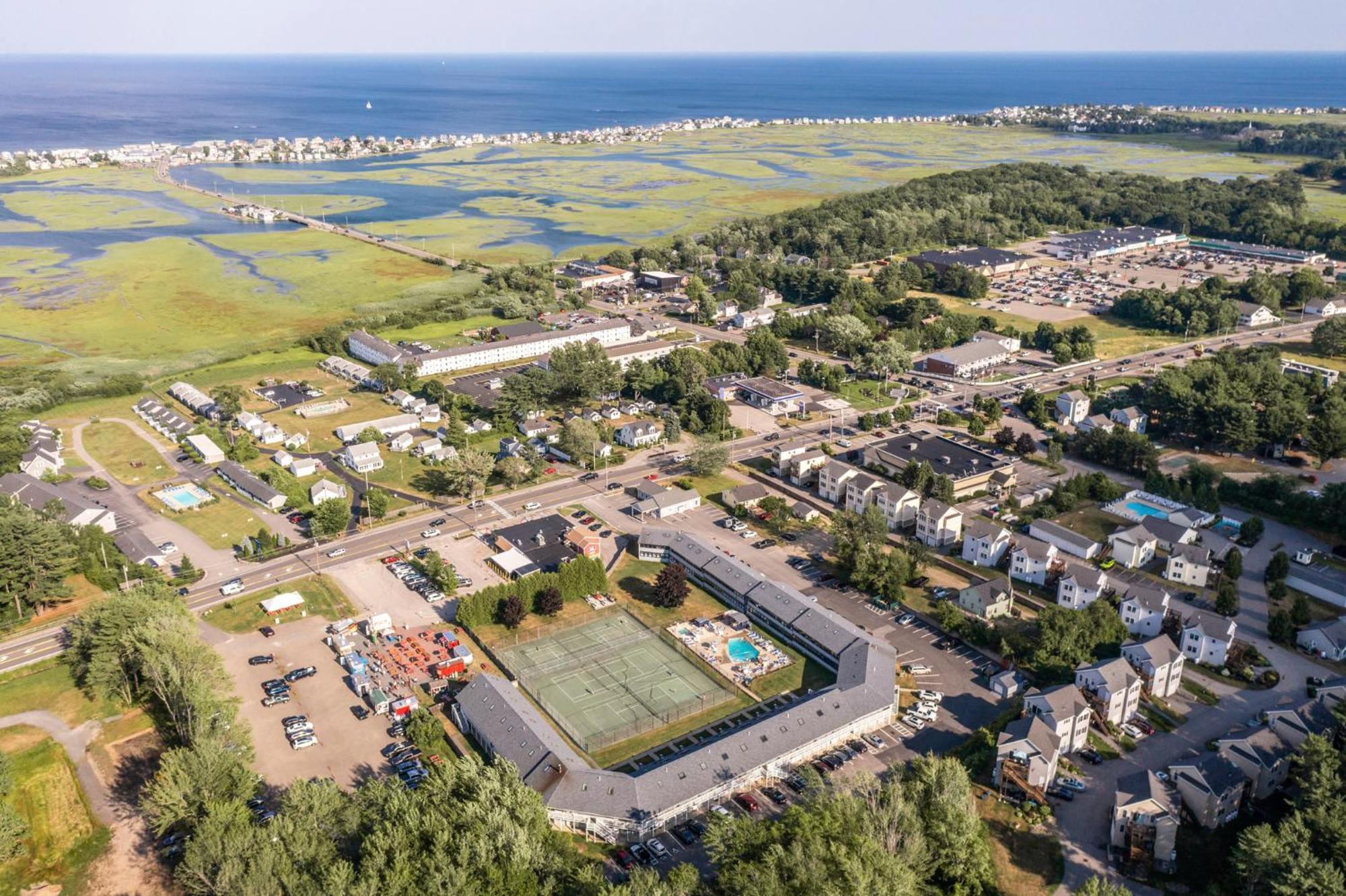Nautical Mile Resort Уэллс Экстерьер фото